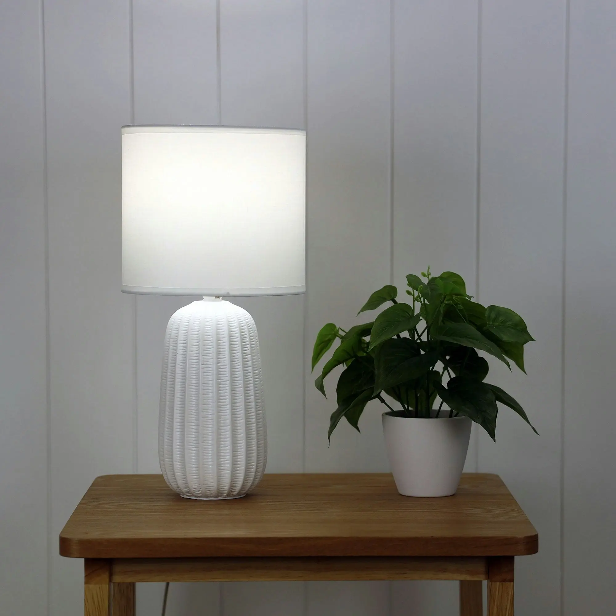 BENJY.20 White Ceramic Table Lamp