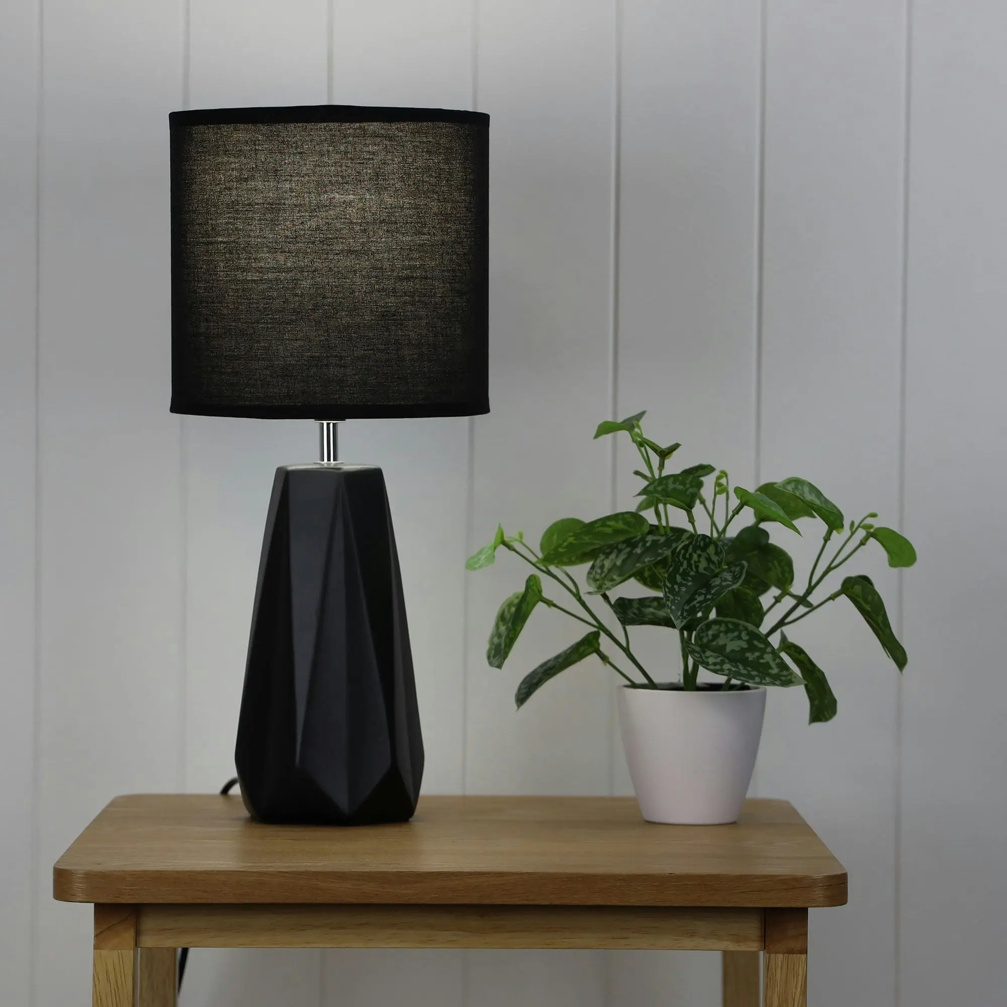 SHELLY Black Ceramic Table Lamp