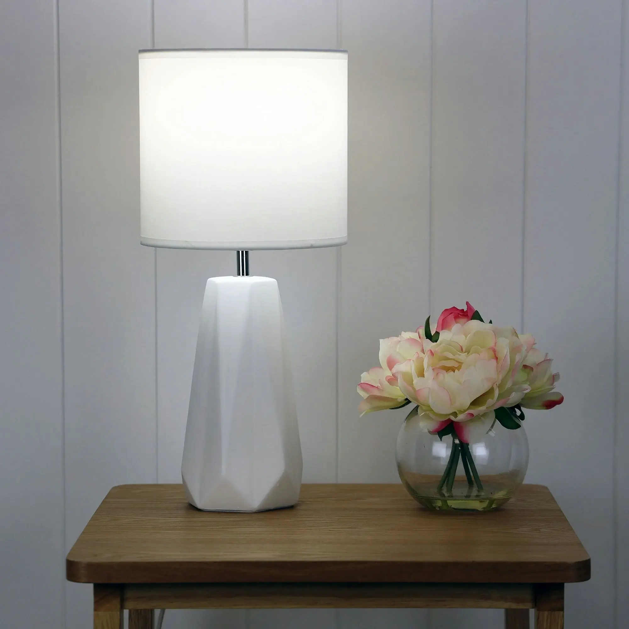 SHELLY White Ceramic Table Lamp