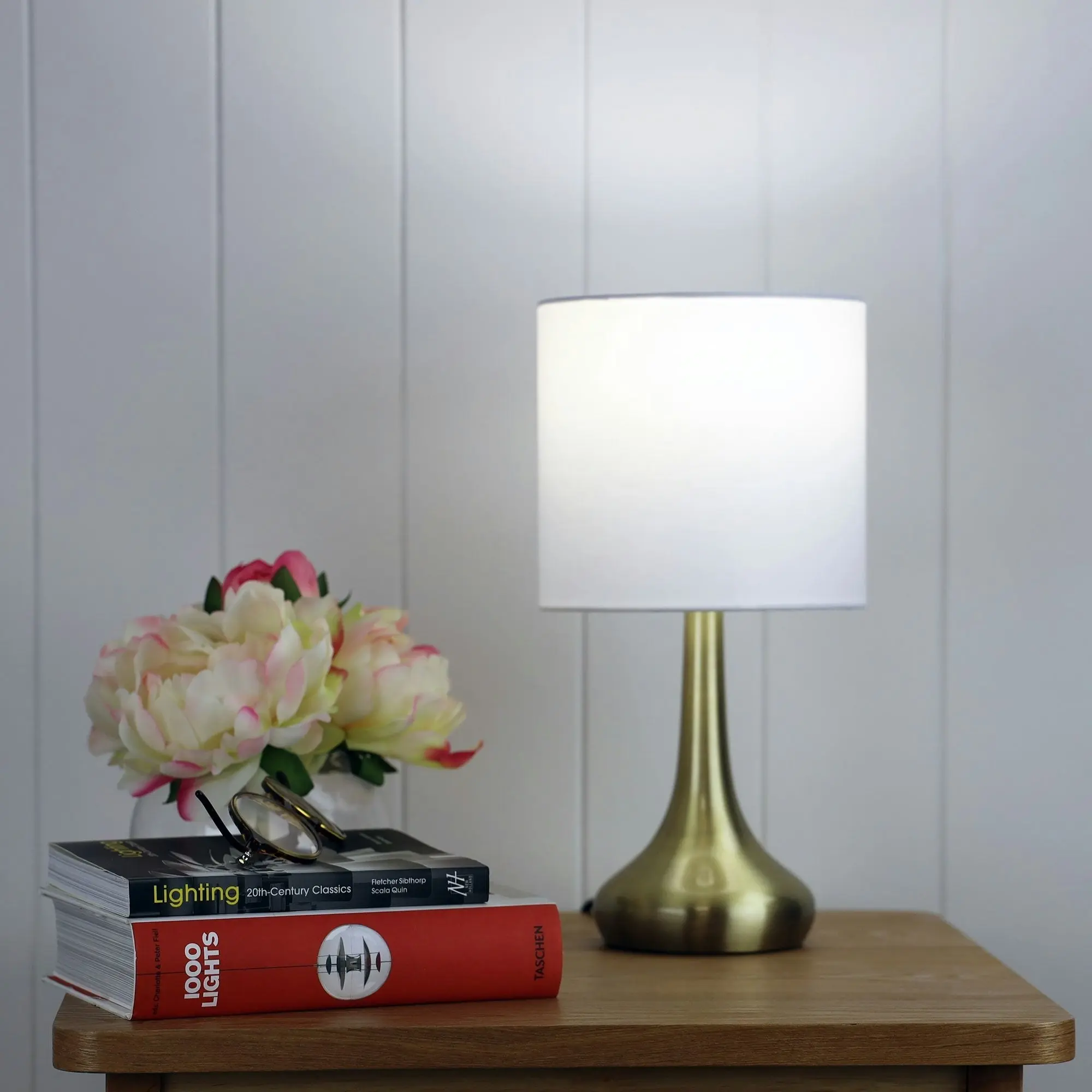 LOLA ON / OFF Touch Lamp in Antique Brass Finish