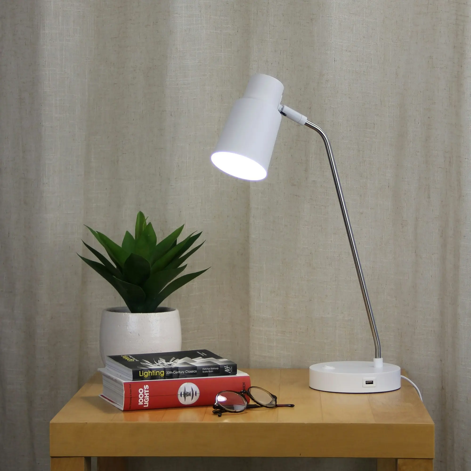 RIK White/Brushed Chrome Table lamp with USB socket