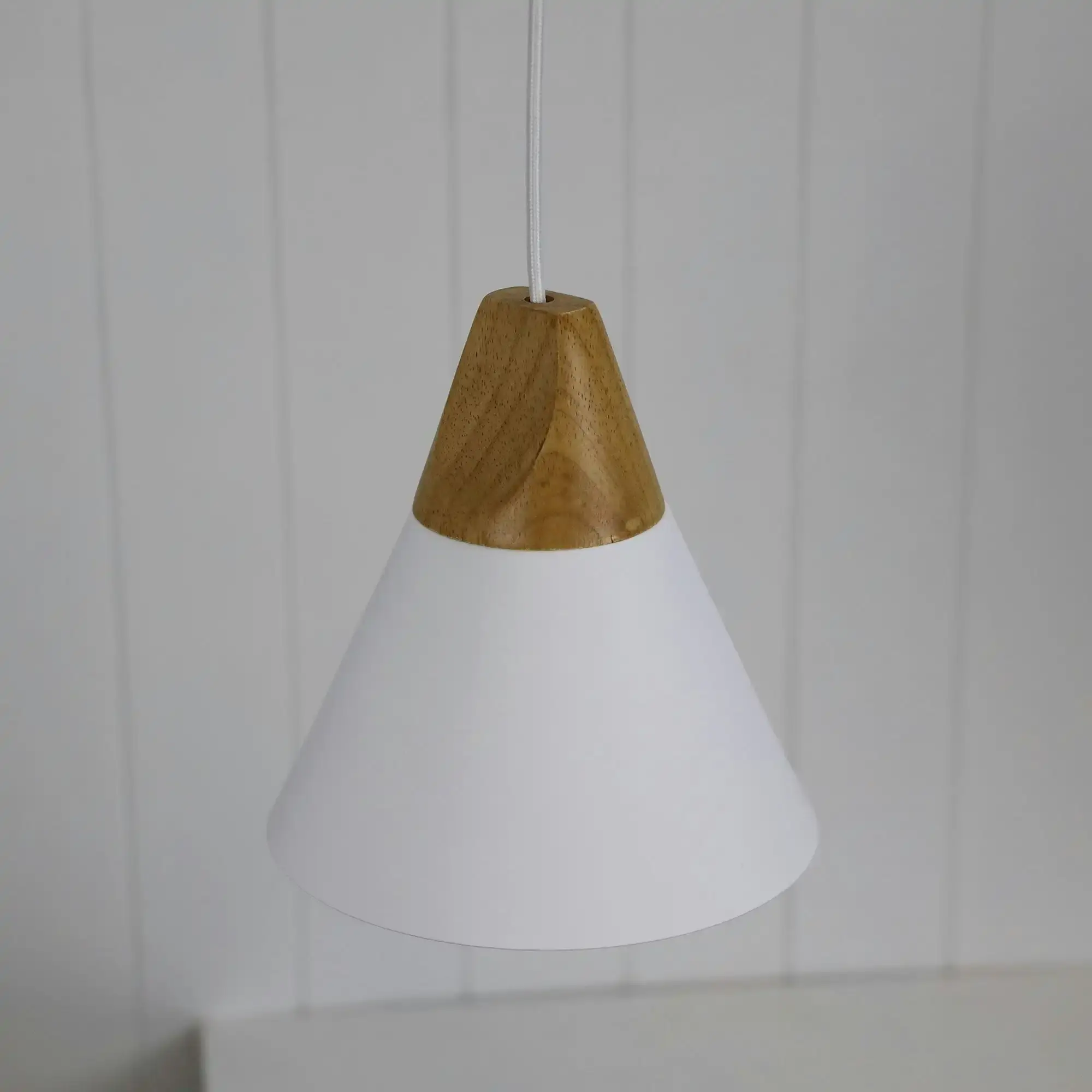 TRIGO.20 WHITE Stylish Conical White Pendant