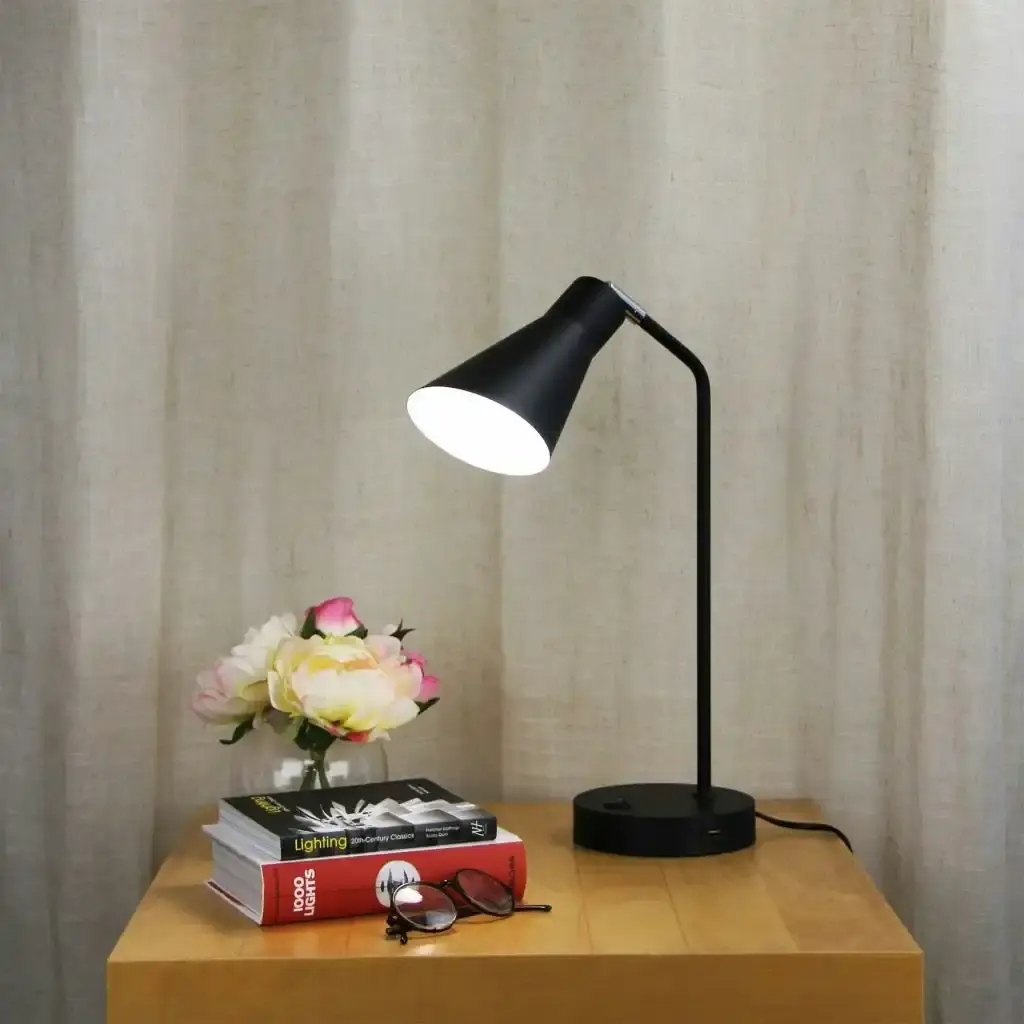 THOR DESK LAMP Black Desk Lamp with USB