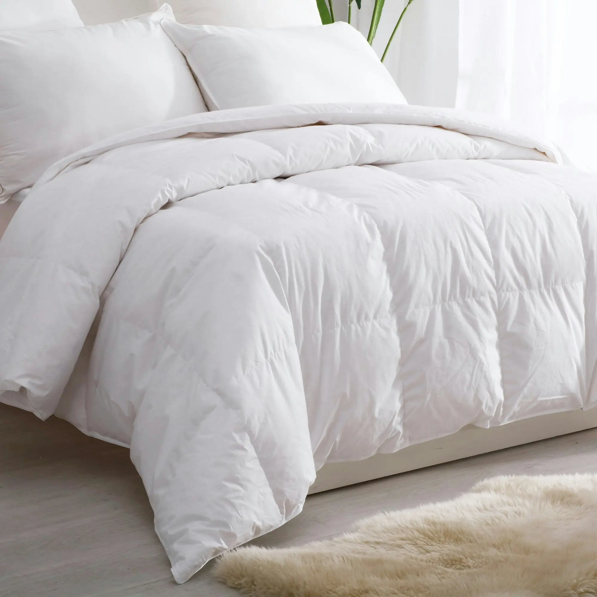 Dreamaker Luxury Winter 70/30 Goose Down & Feather Quilt