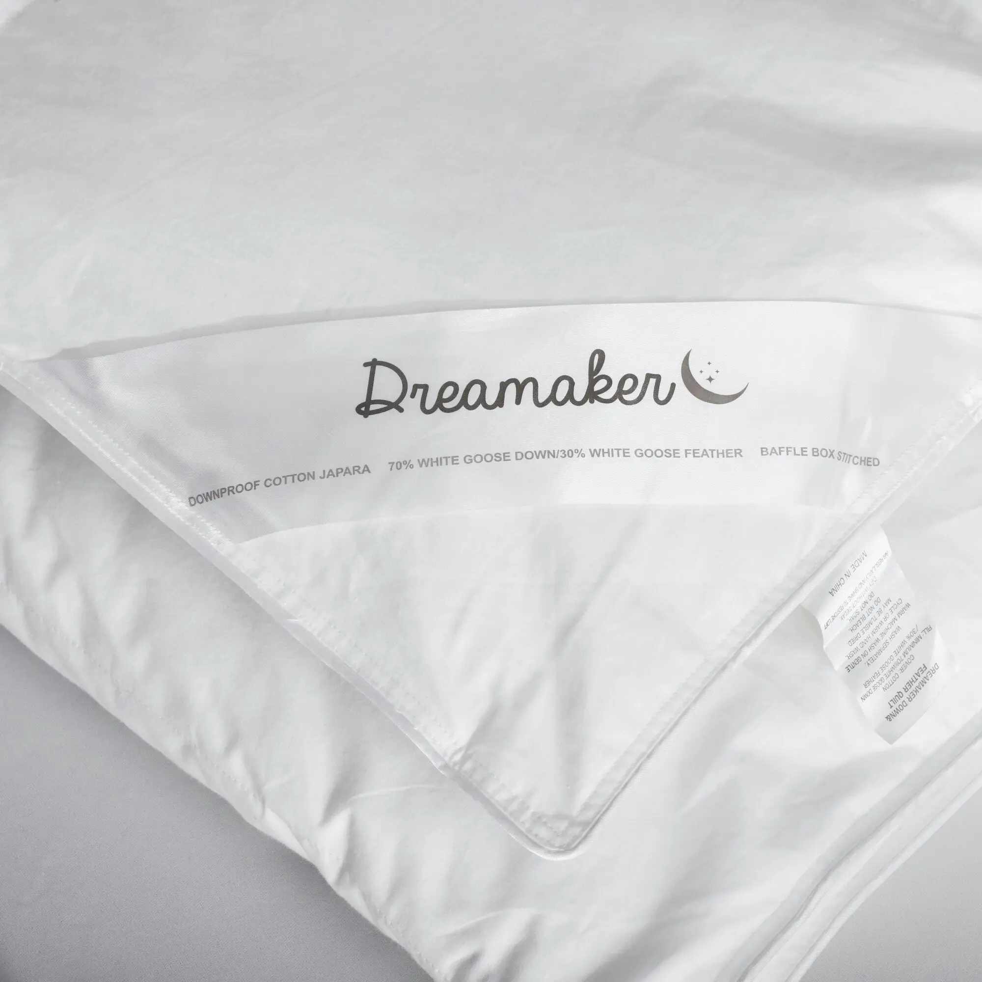 Dreamaker Luxury Winter 70/30 Goose Down & Feather Quilt