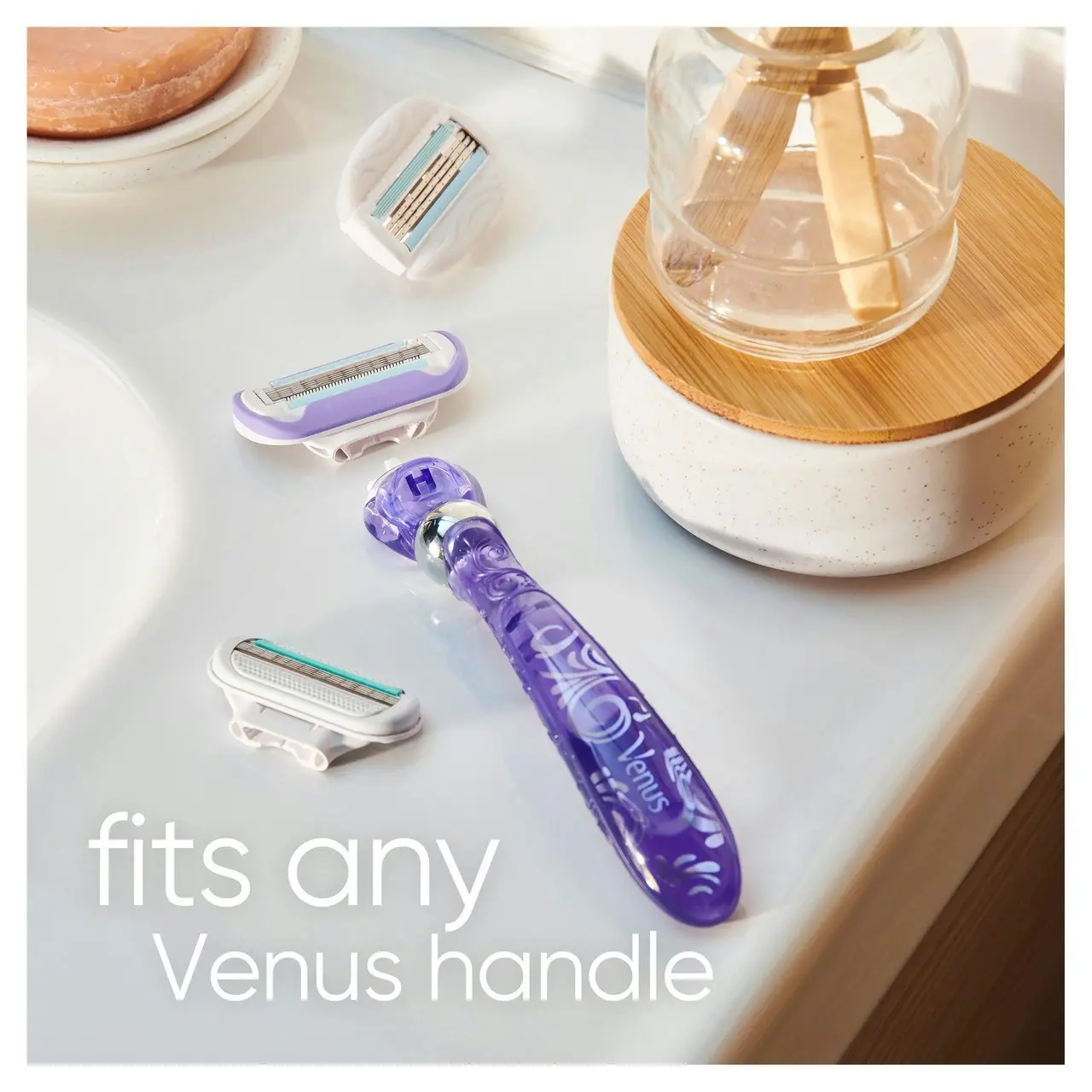 Gillette Venus Deluxe Smooth Swirl Razor 2 Up