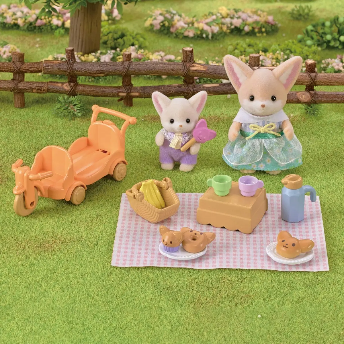 Sylvanian Families Sunny Picnic Set with Fennec Foxes