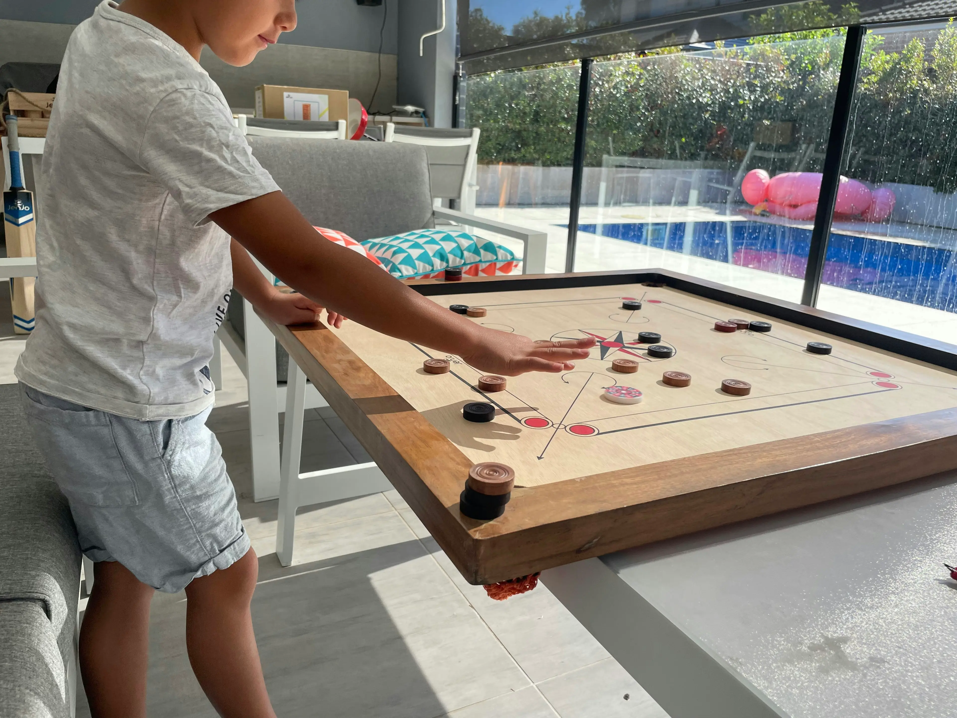 84x84cm Plywood Carrom Board with 74x74cm Internal Playing Area