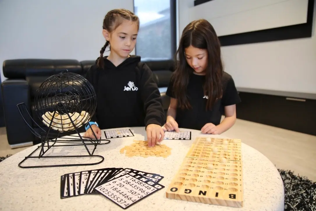 Bingo 75 Player Set With Metal Cage & Wooden Scoreboard