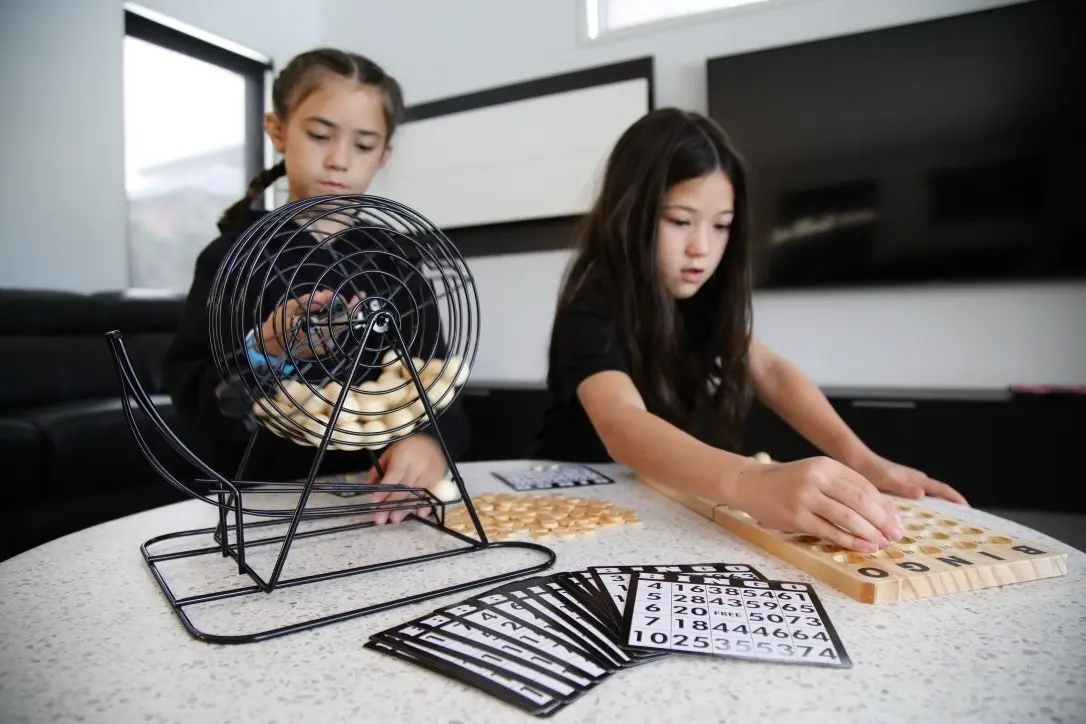 Bingo 75 Player Set With Metal Cage & Wooden Scoreboard