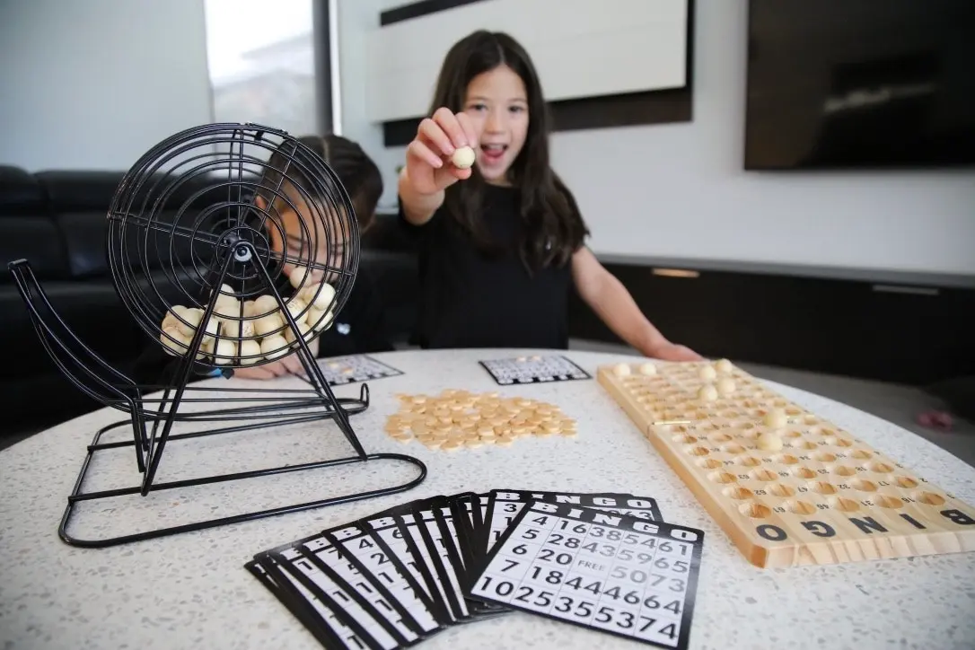 Bingo 75 Player Set With Metal Cage & Wooden Scoreboard