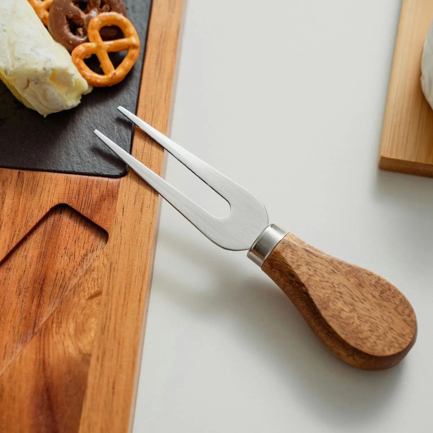 Clevinger 4 Piece Acacia Wood & Slate Cheese Board With Knife Set