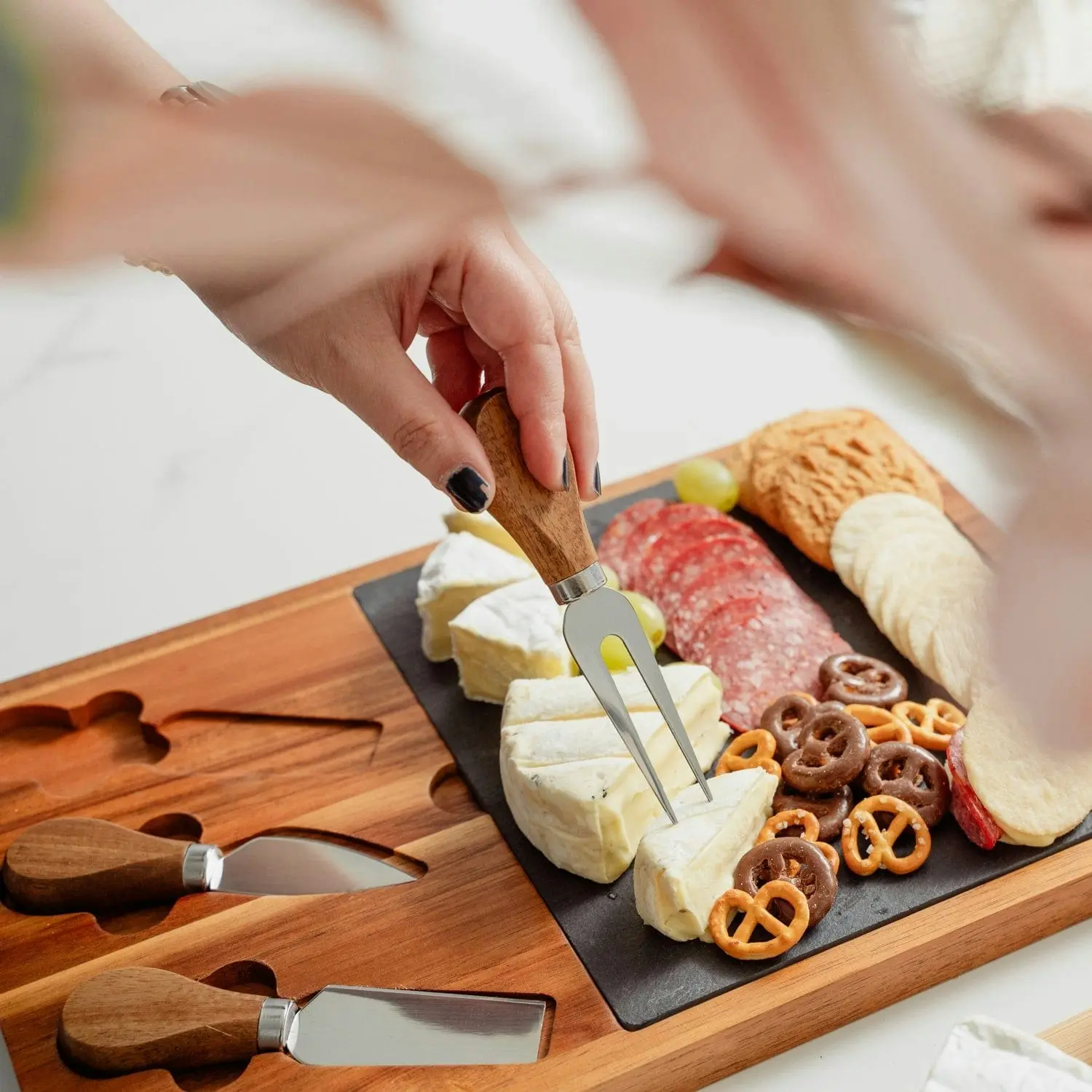 Clevinger 4 Piece Acacia Wood & Slate Cheese Board With Knife Set