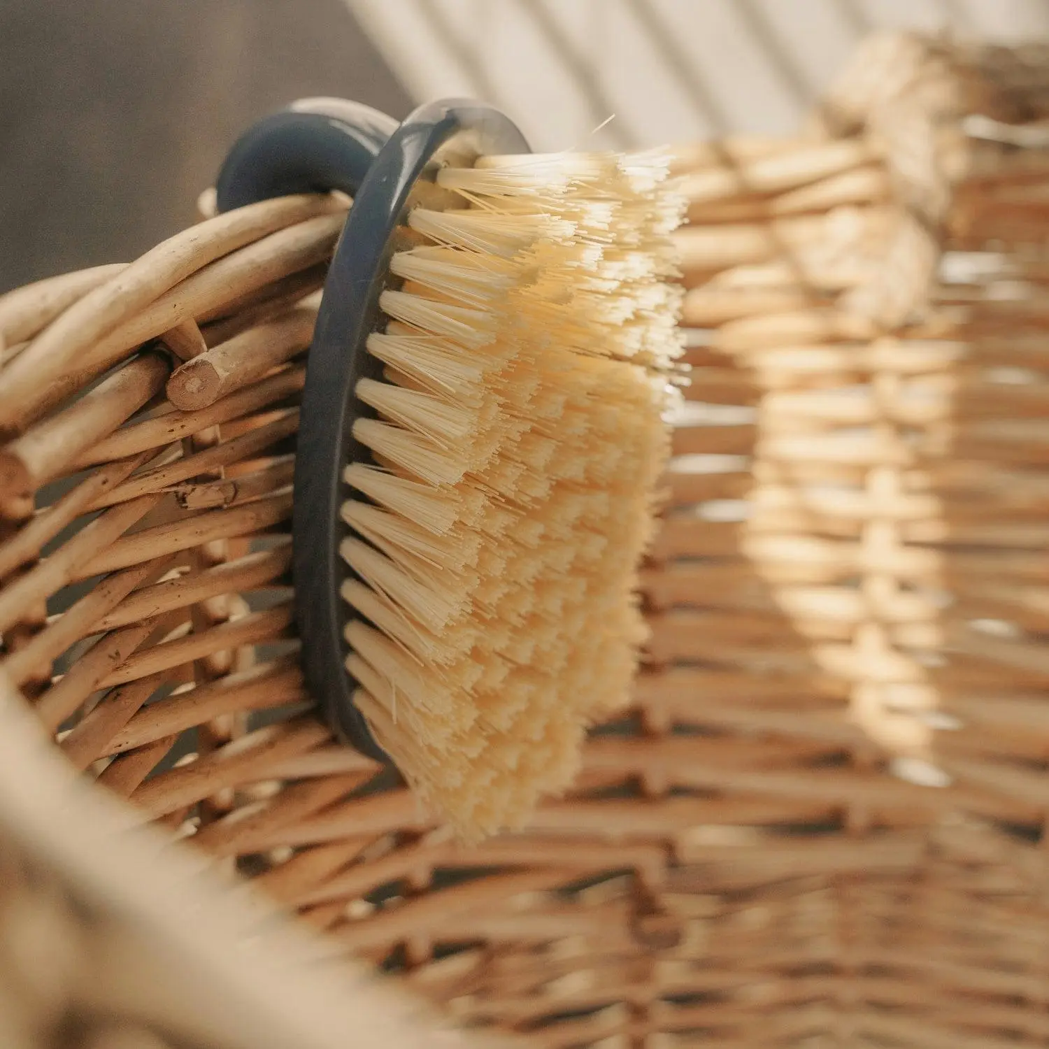 Eco Bamboo Handle Iron Household Scrubber Brush