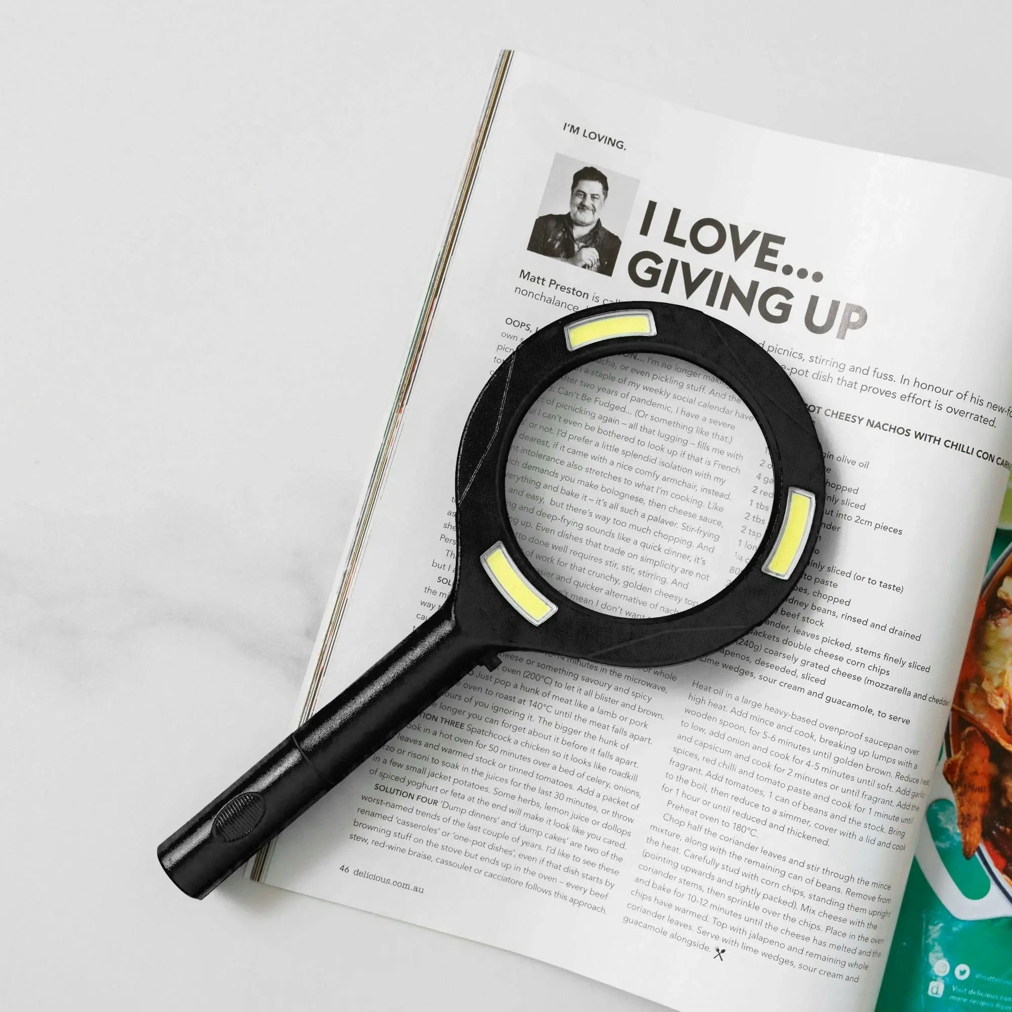 Brillar Light Up Magnifying Glass - Black