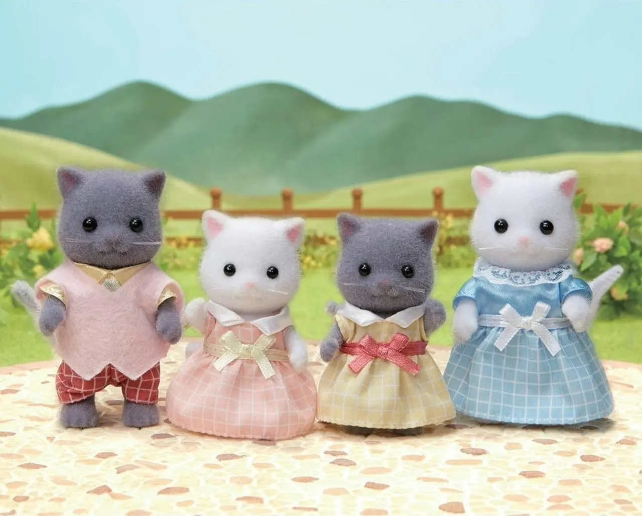 Sylvanian Families Persian Cat Family