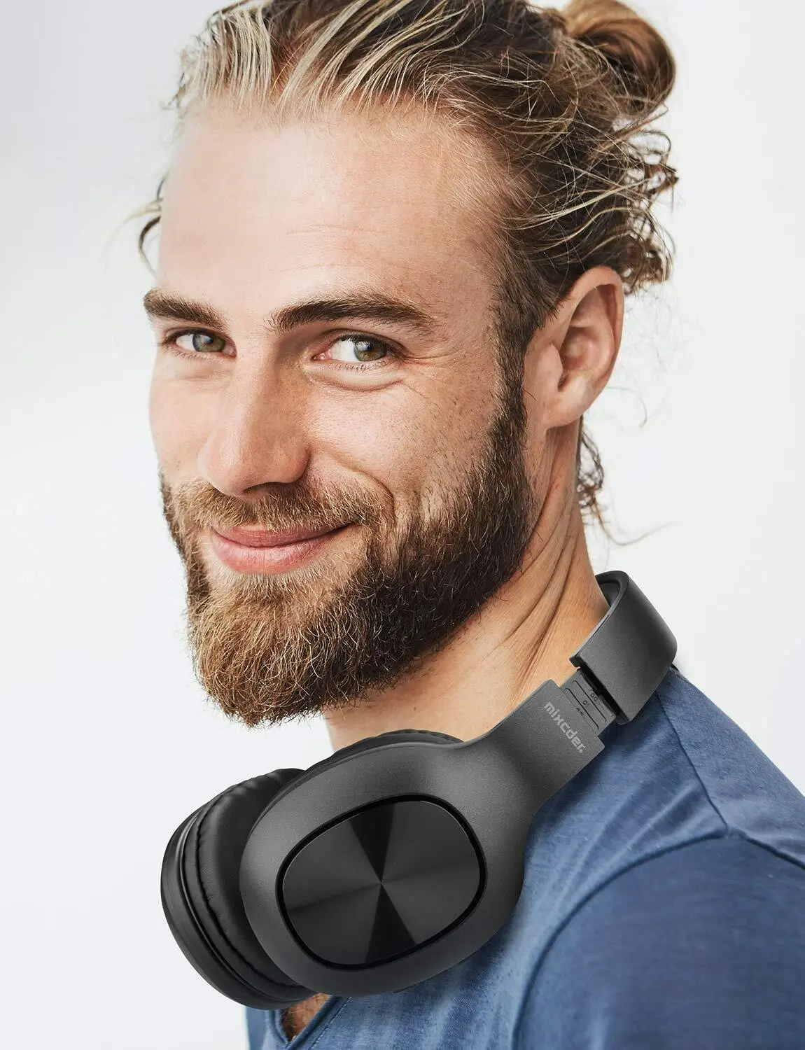 Mixcder HD901 Lightweight Wireless Hi-Fi Stereo Bluetooth Over Ear Headphones with Microphone with TF SD Card/Wired Mod