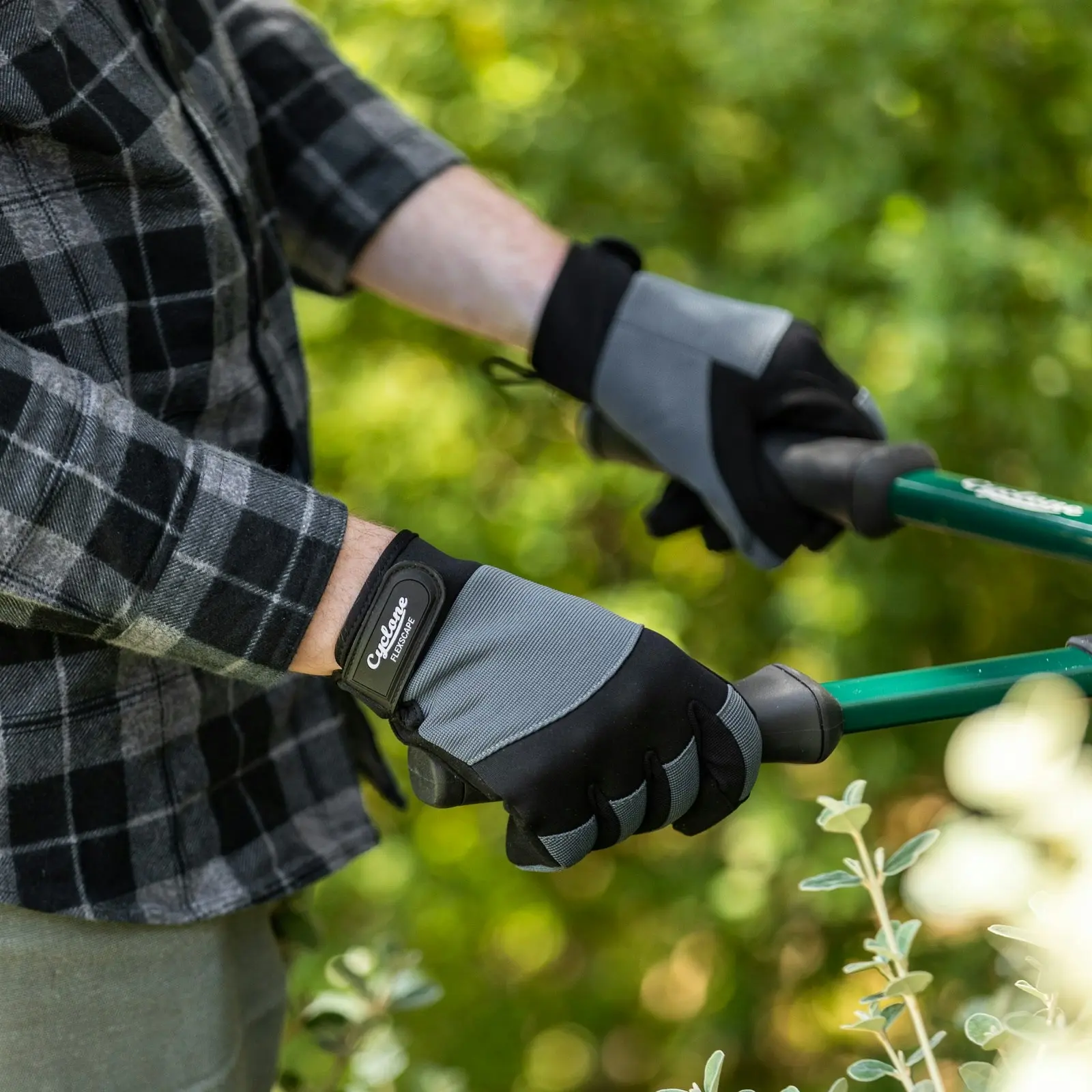 Cyclone Size Medium Flexscape Gardening Gloves Synthetic Leather Grey/Black