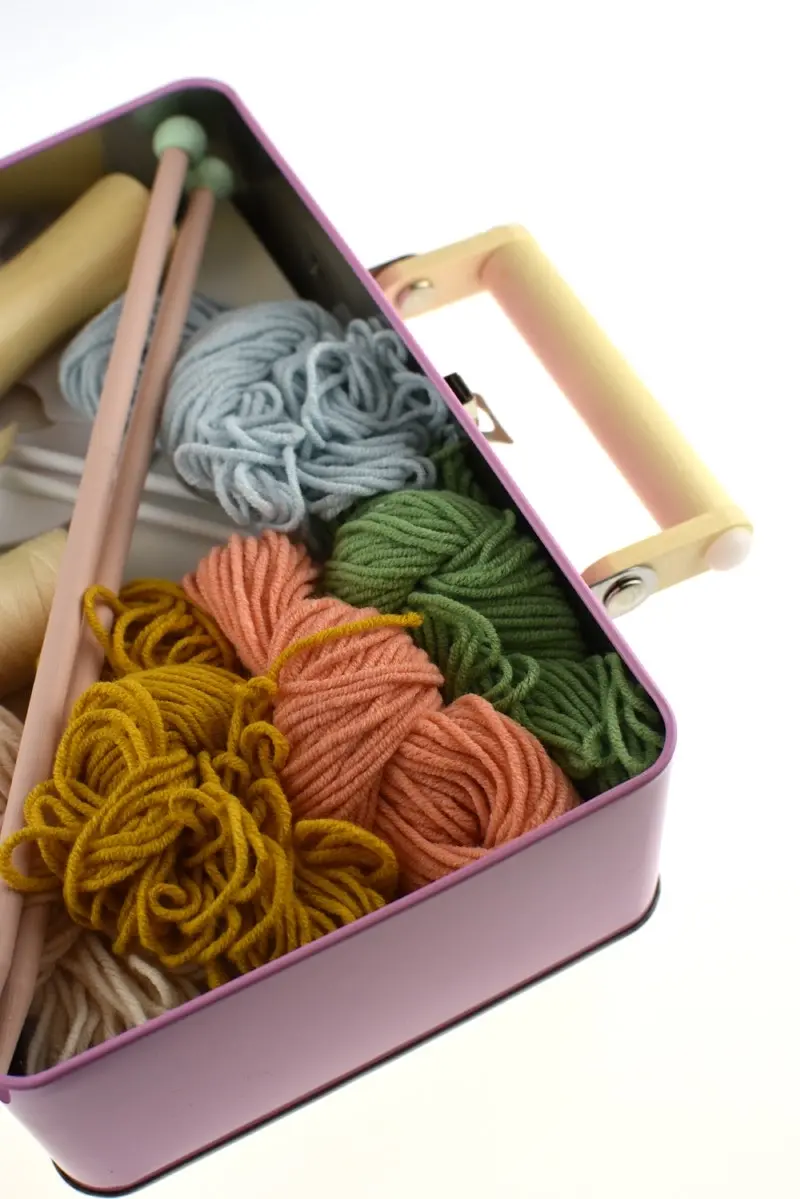 Kaper Kidz Calm & Breezy Knitting Kit In Tin Case Craft Kit For Kids/Children 3+