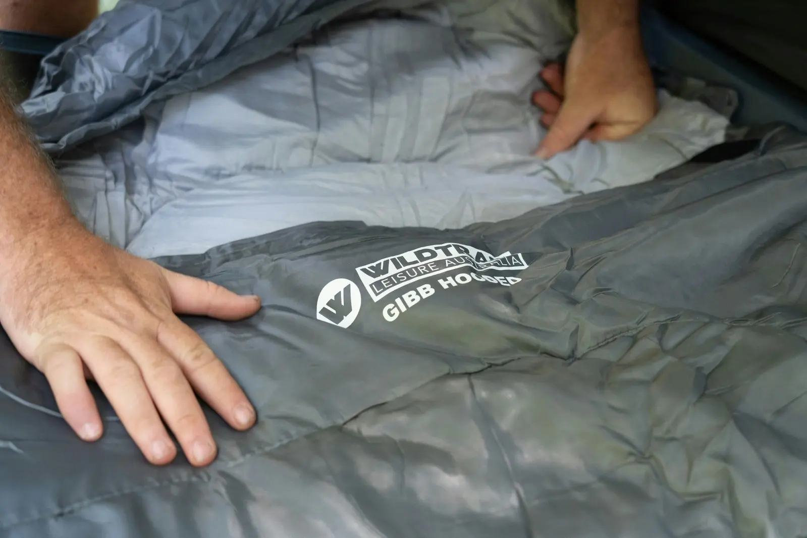 Wildtrak Gibb 180x70cm Camper Sleeping Bag Thermal Camping/Hiking Grey/Green