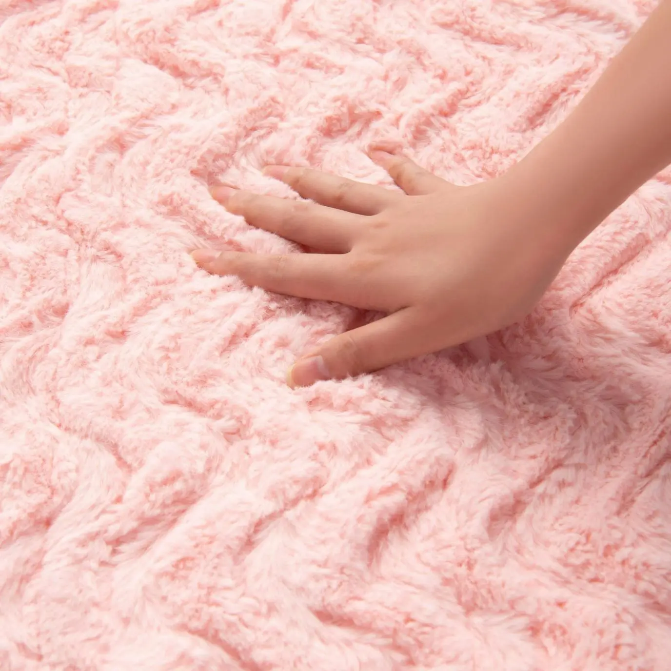 Dreamaker 500Gsm Faux Fur Heated Throw Pink 160 x 120cm