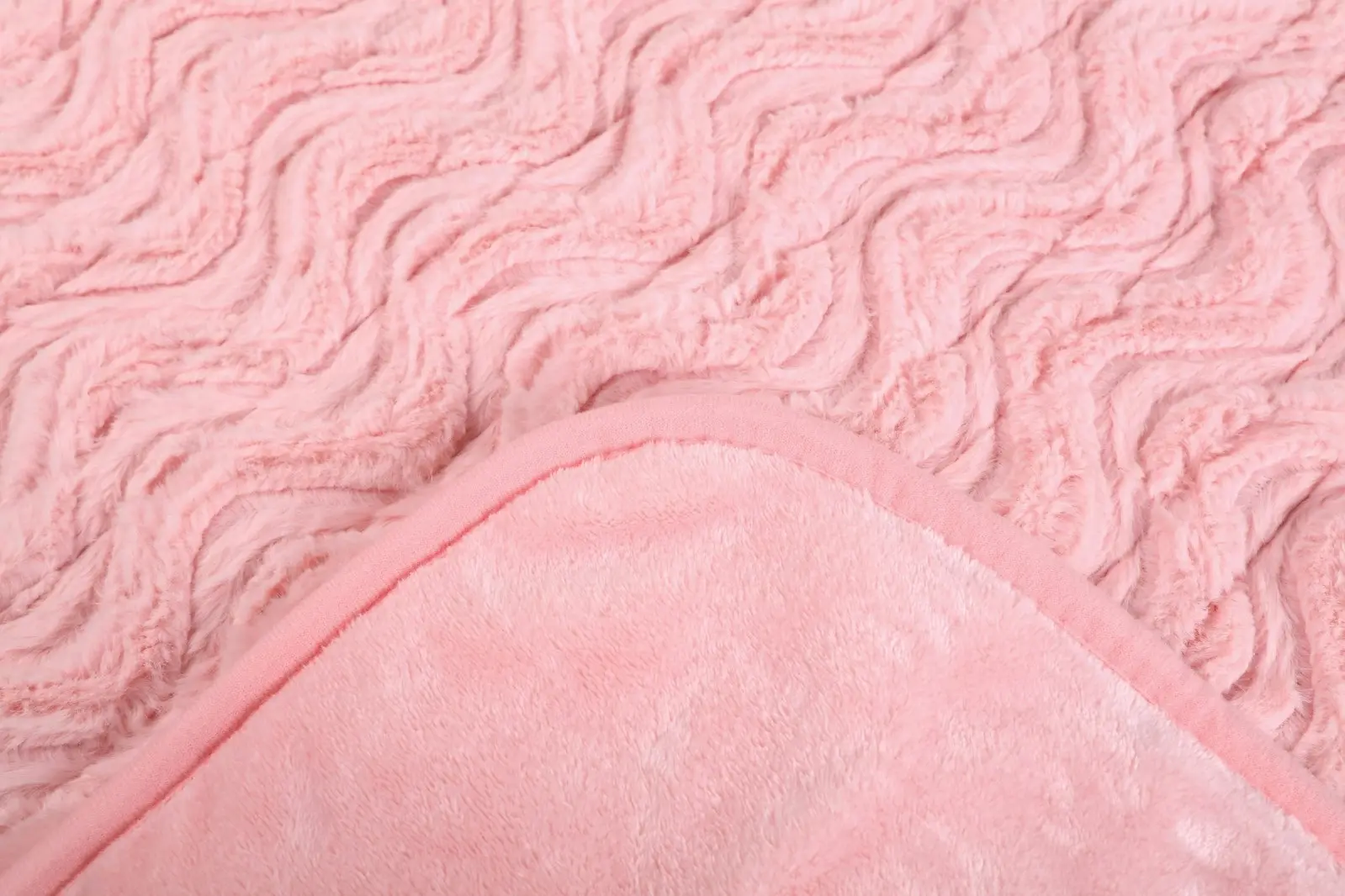 Dreamaker 500Gsm Faux Fur Heated Throw Pink 160 x 120cm