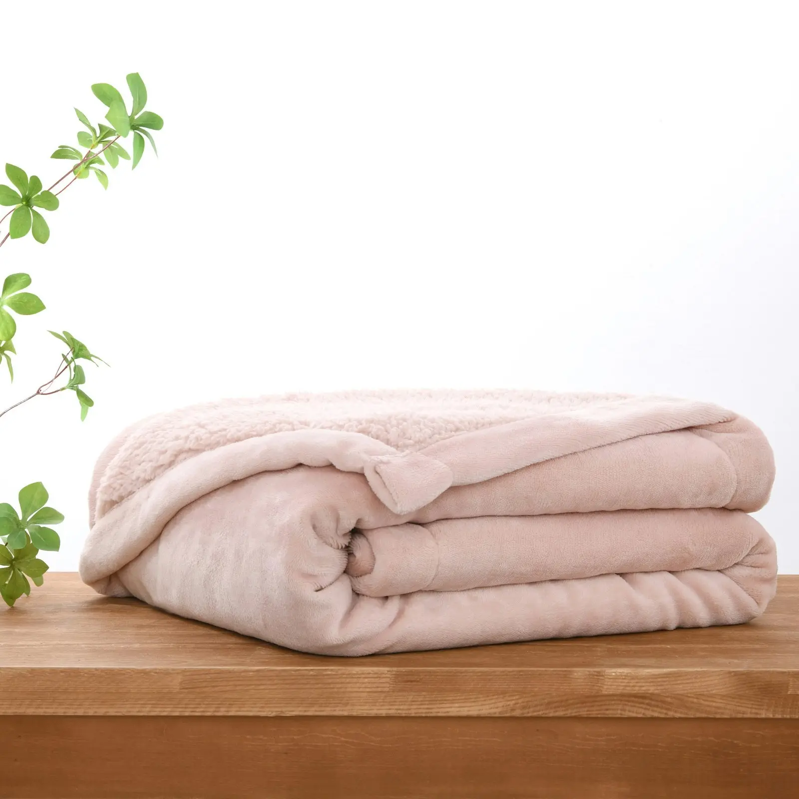 9009951 Serene Hudson Fleece and Sherpa Reverse Blanket Blush King/Super King Bed 270x240cm