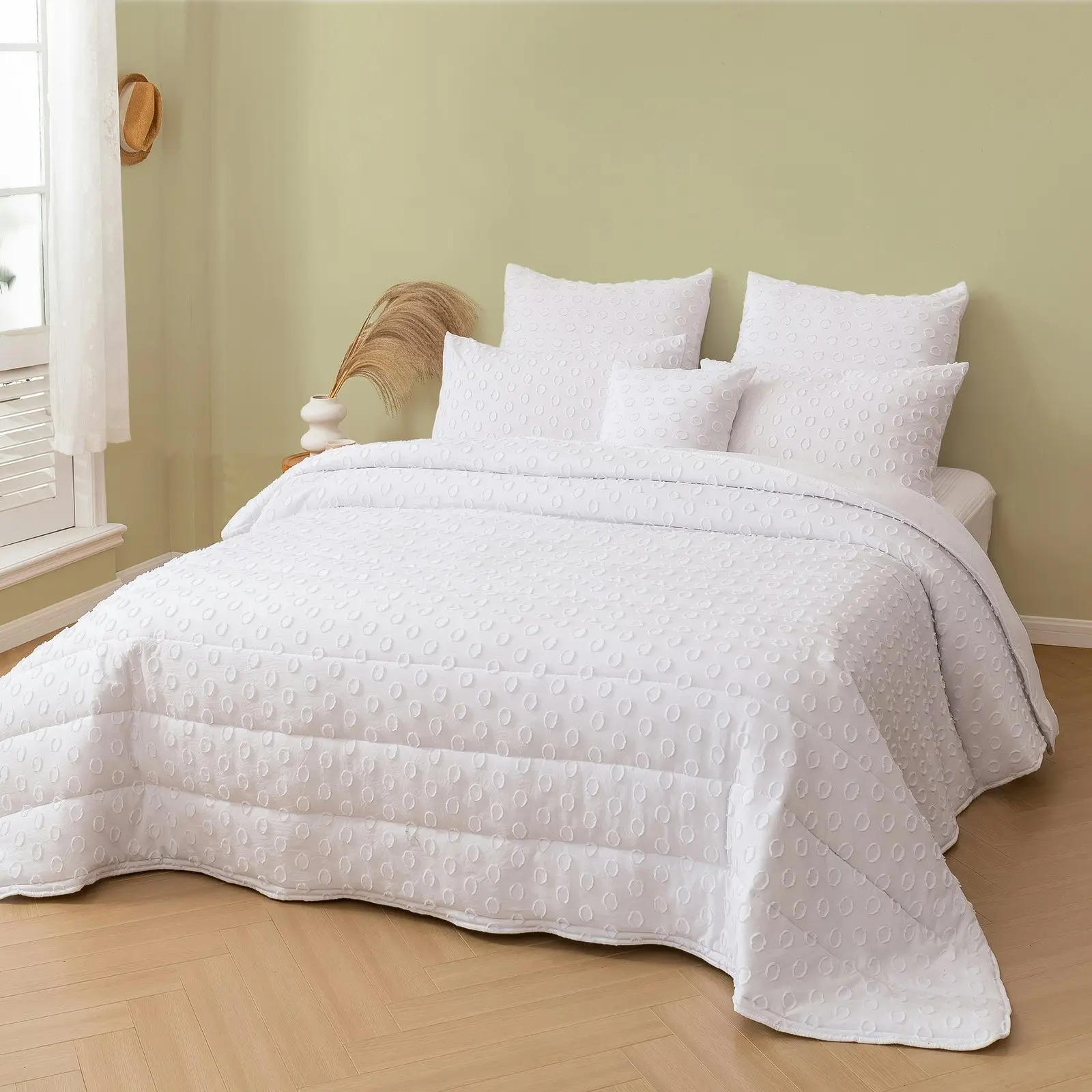 Dreamaker Haven Spot 6 Piece Comforter Set White Super King Bed