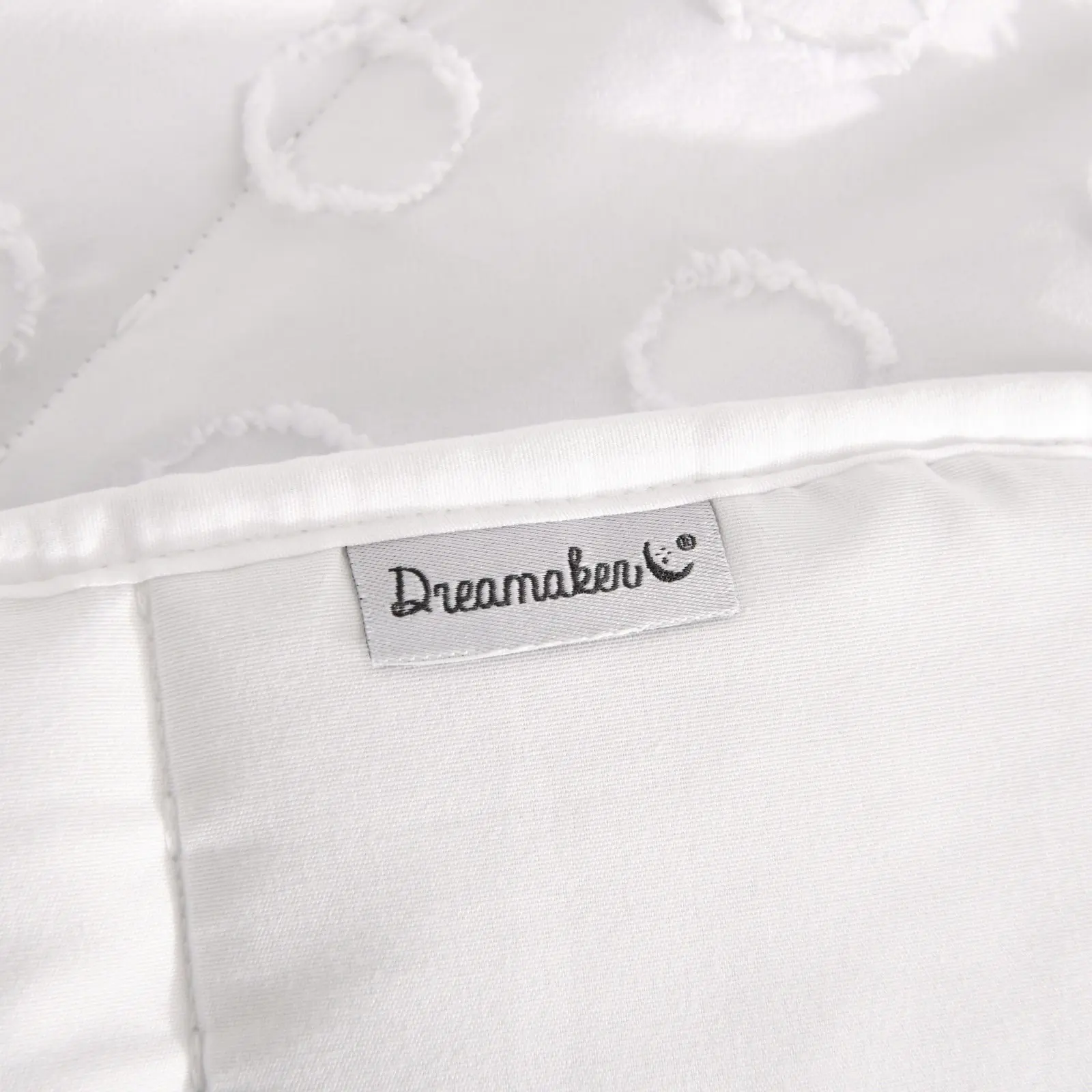 Dreamaker Haven Spot 6 Piece Comforter Set White Queen Bed