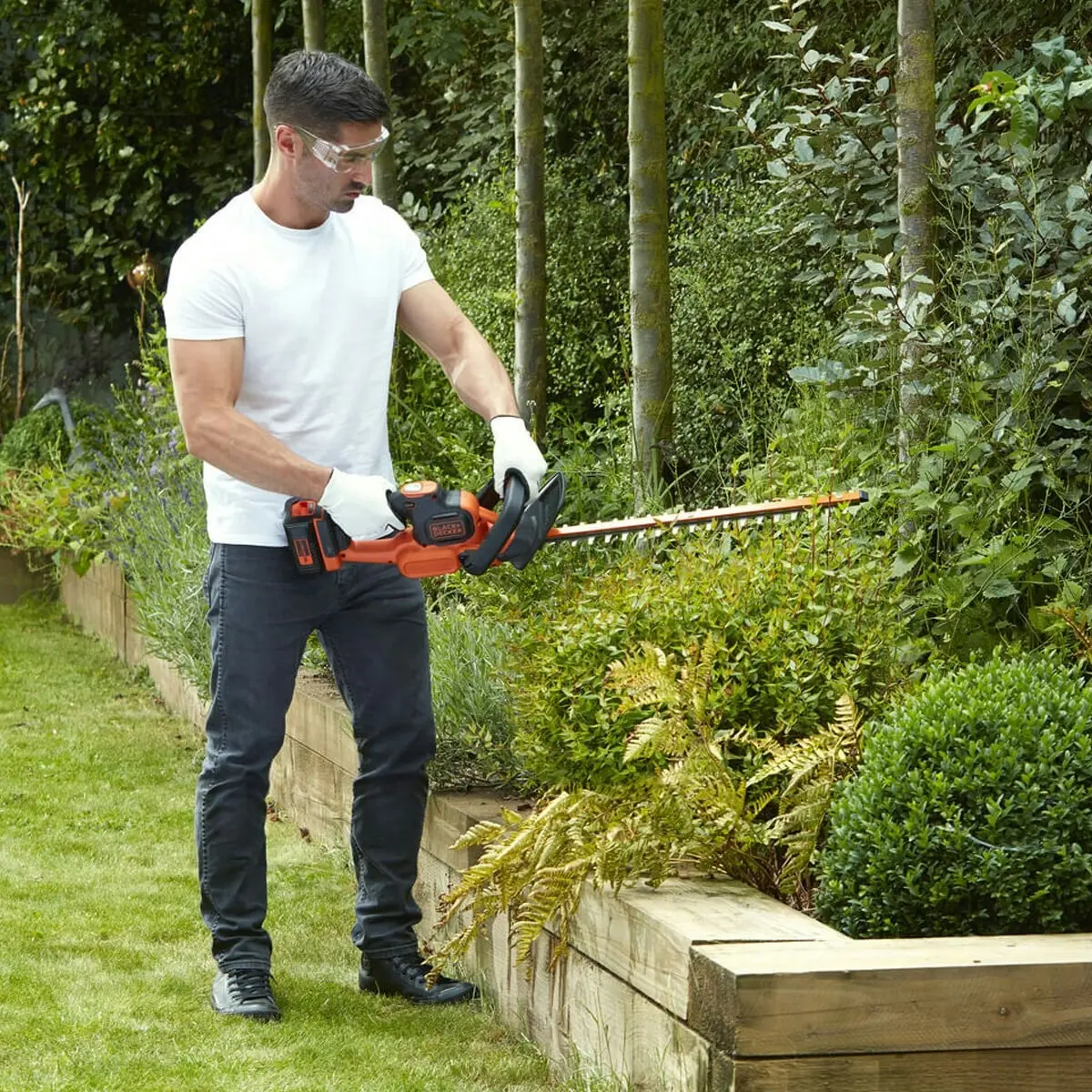 Black & Decker 36V 55CM 2Ah Powercommand Hedge Trimmer