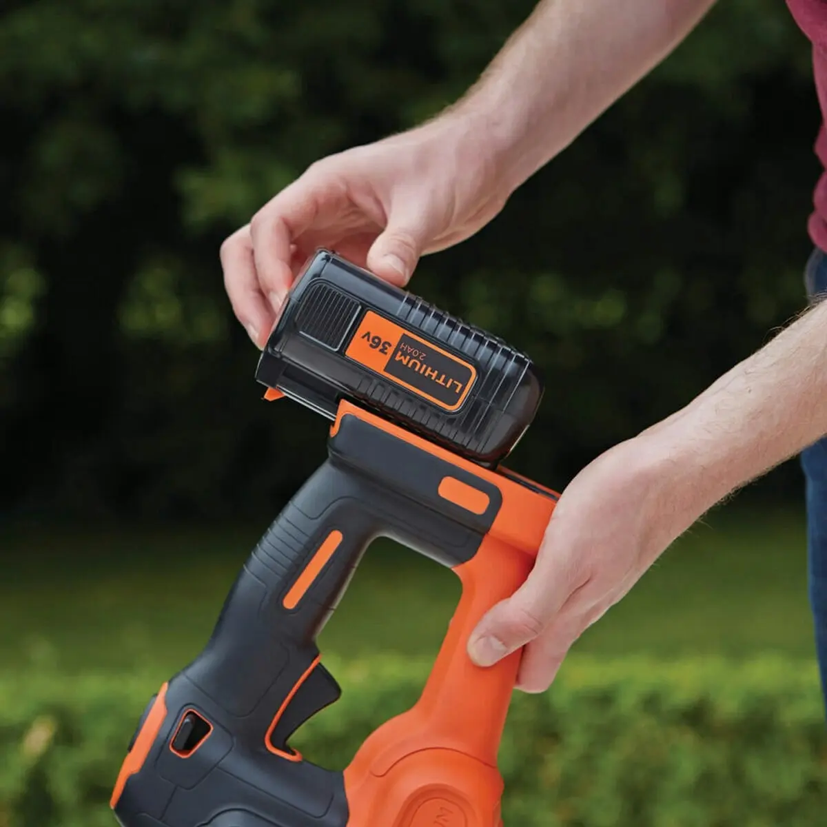 Black & Decker 36V 55CM 2Ah Powercommand Hedge Trimmer