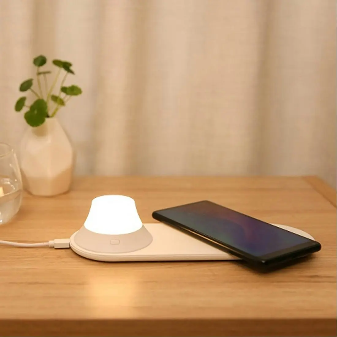 Xiaomi Yeelight Nightlight with Wireless Charging Pad