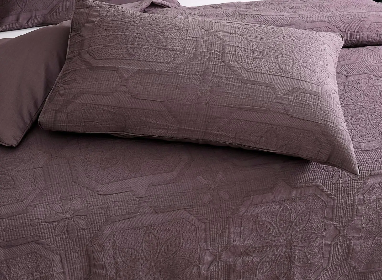 Pierce Ruby Quilt Cover Set