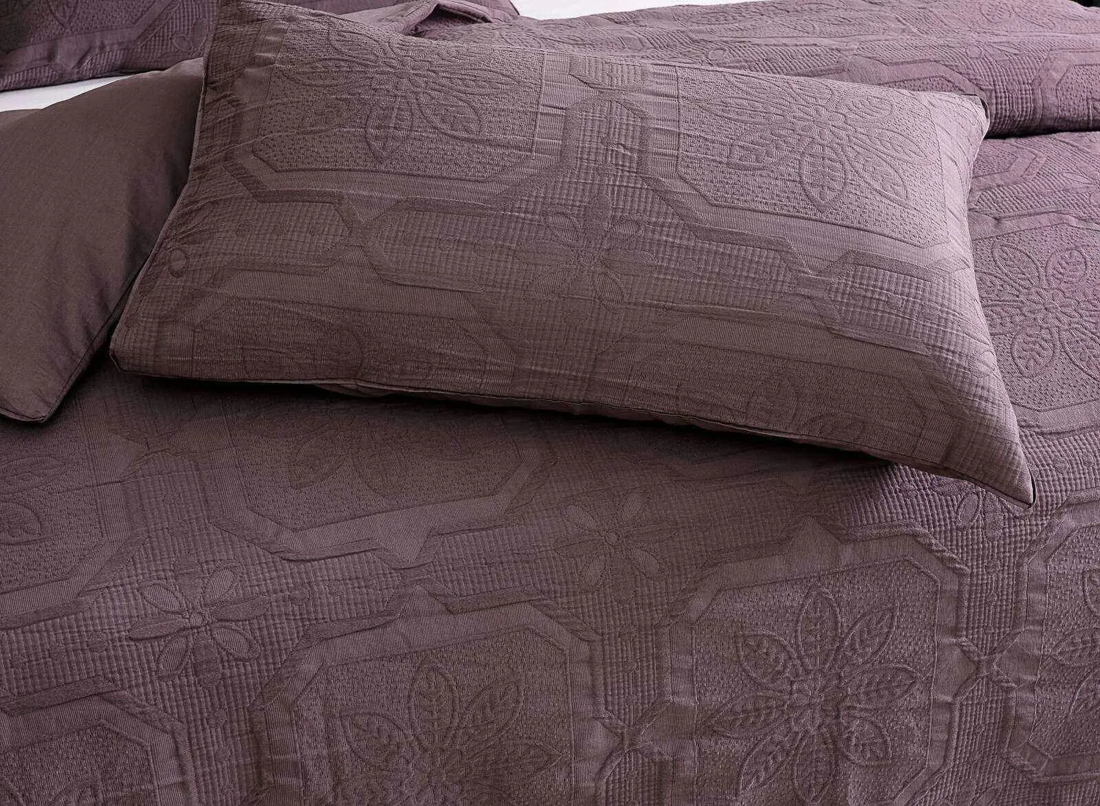 Pierce Ruby Quilt Cover Set