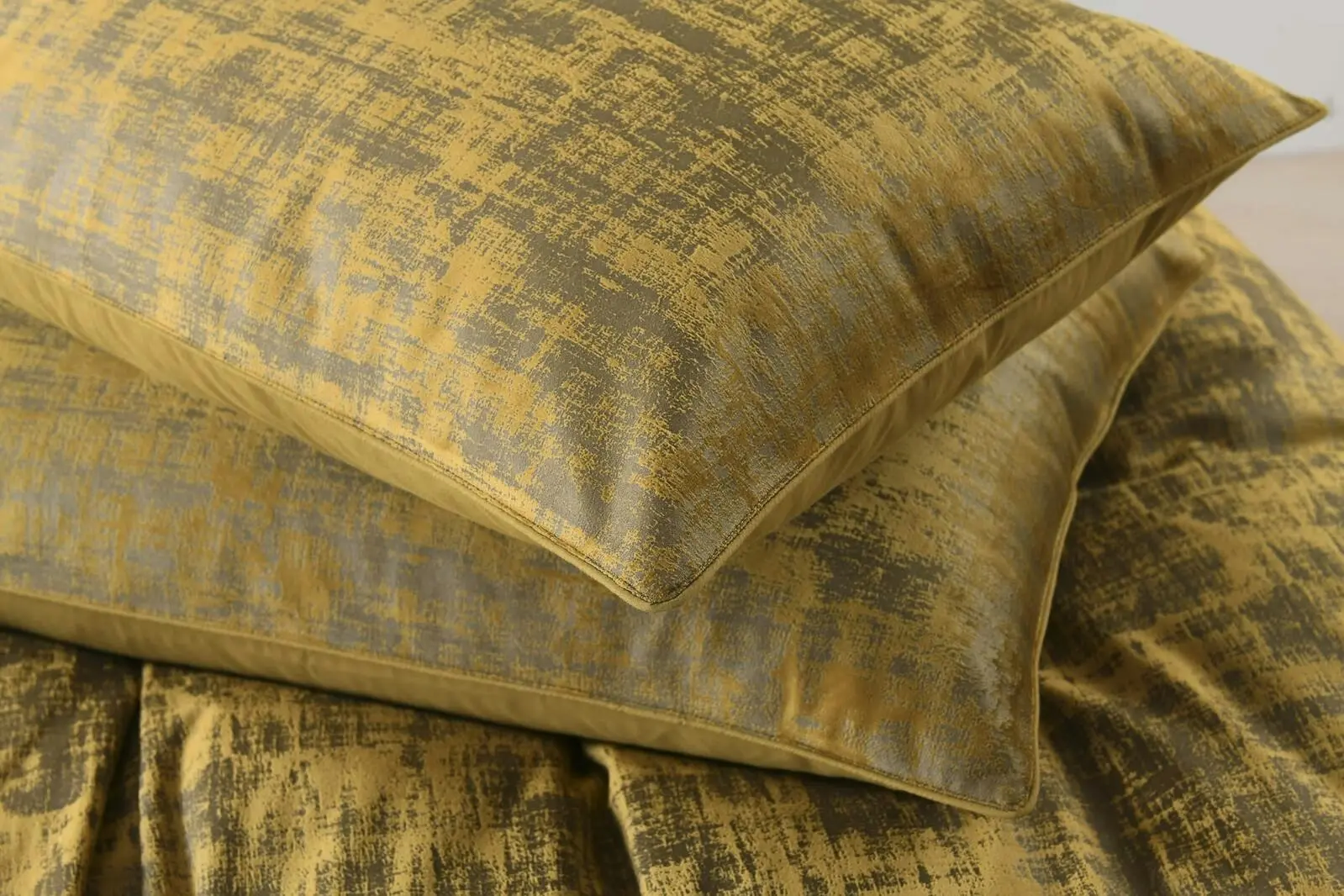 Boston Mustard Velvet Quilt Cover Set