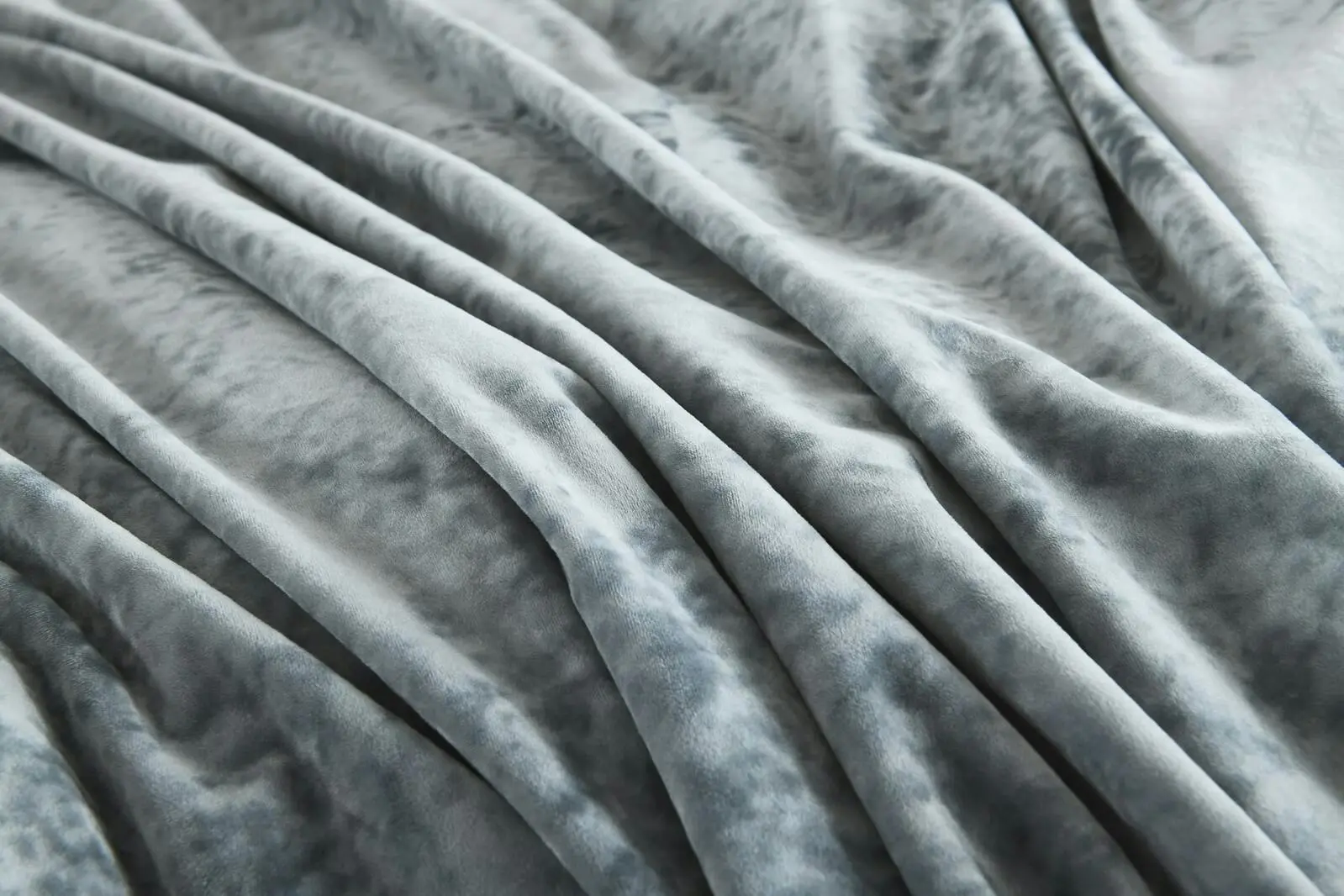 Cody Silver Velvet Quilt Cover Set