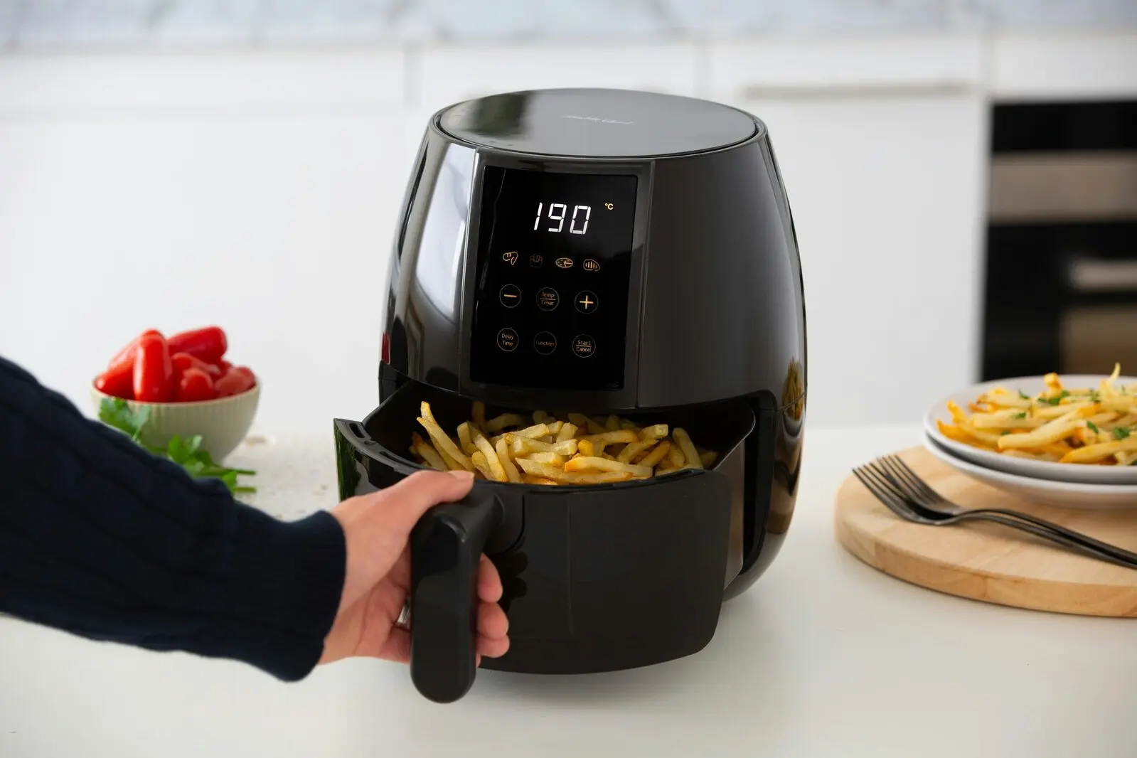 3L Digital Air Fryer w/ 200 C, Non-Stick & Removable Basket