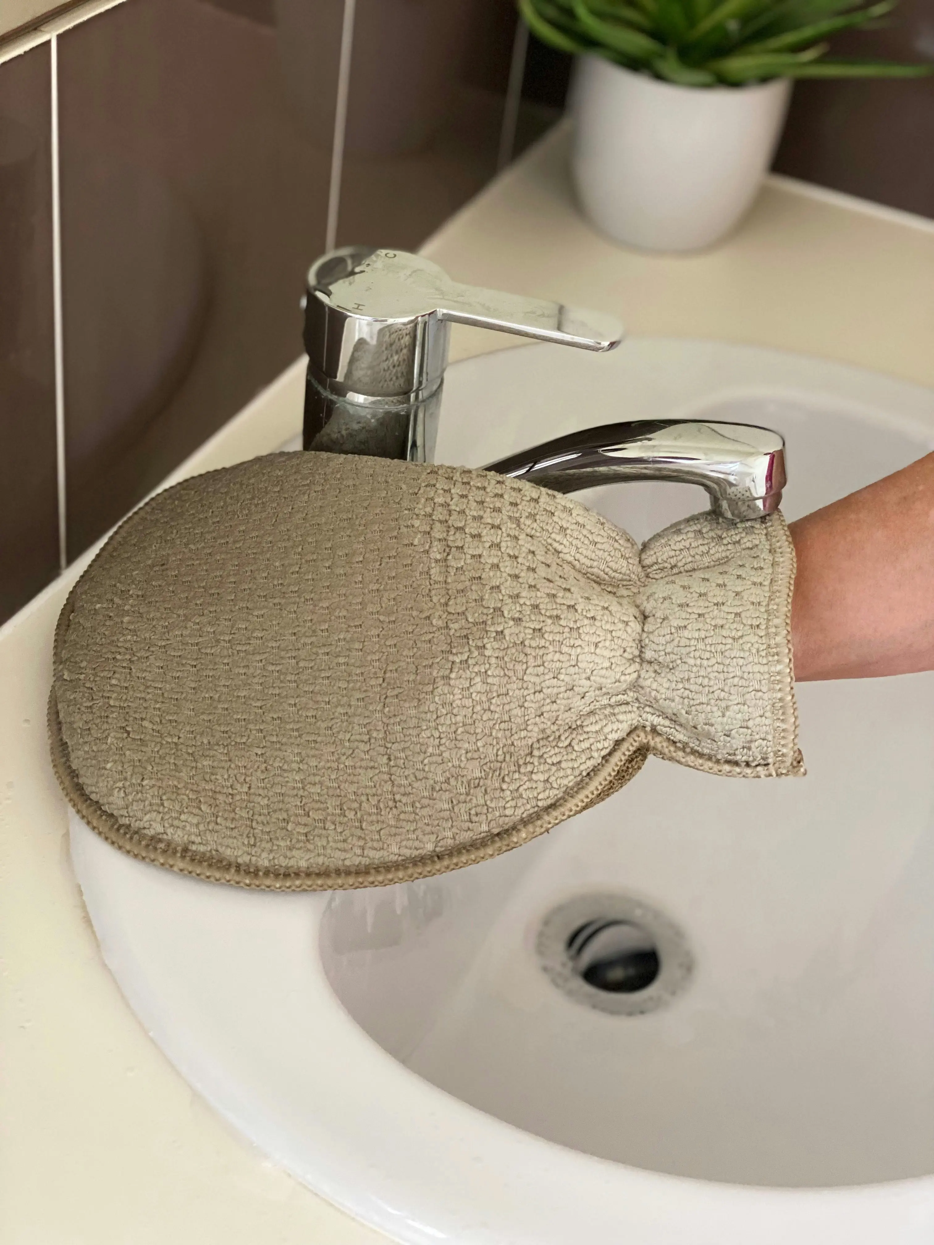 White Magic Eco Cloth Dual Sided Bathroom Glove Pebble