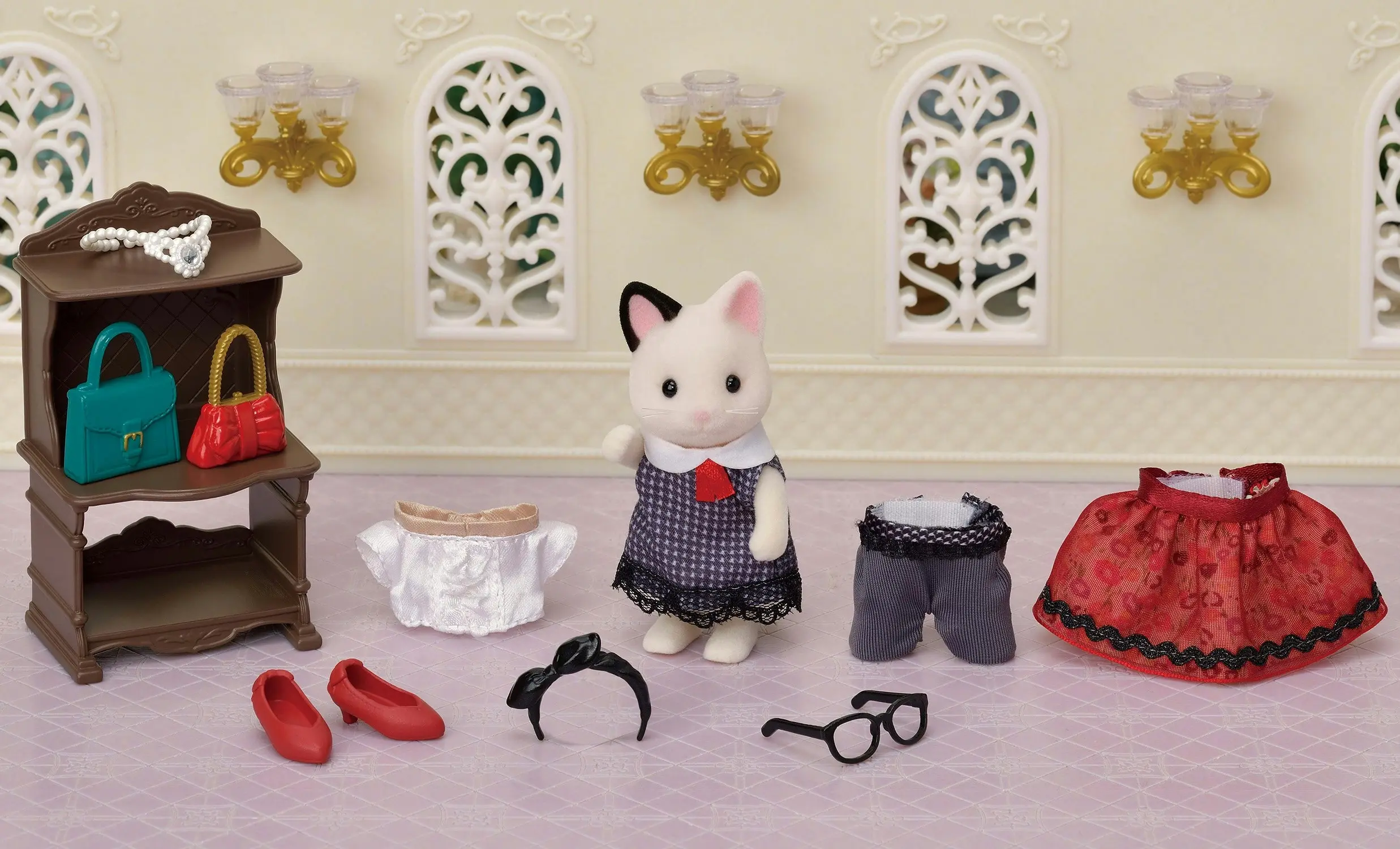 Sylvanian Families Fashion Play Set - Tuxedo Cat