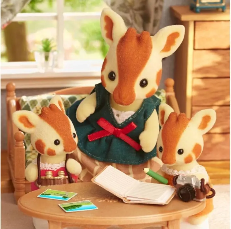 Sylvanian Families - Highbranch Giraffe Family Animal Doll Playset