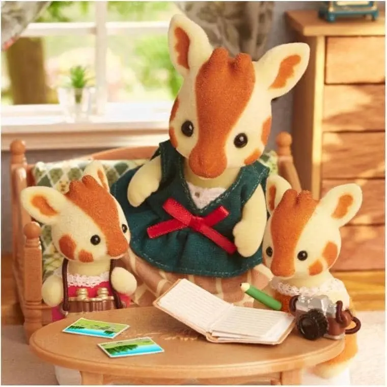 Sylvanian Families - Highbranch Giraffe Family Animal Doll Playset