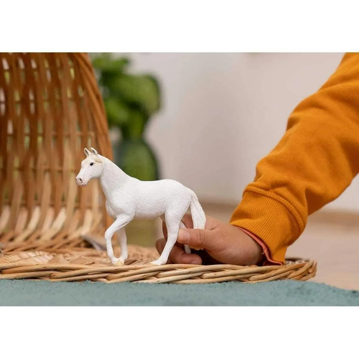 Schleich - Camarillo Mare Farm World Horse  Figurine