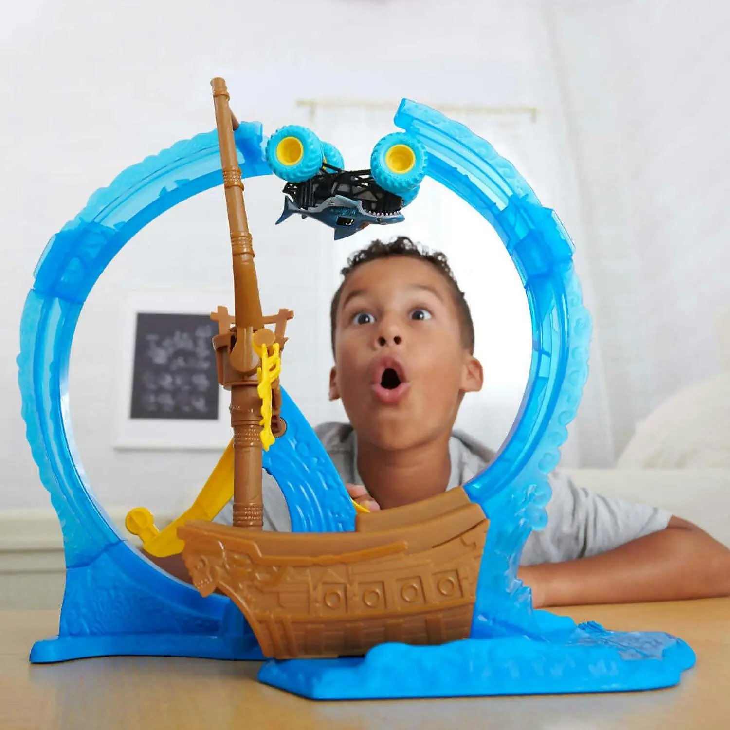 Monster Jam - Megalodon Loop Of Doom Stunt Playset - Spin Master