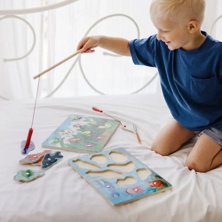 Melissa & Doug - Fishing Magnetic Puzzle Game