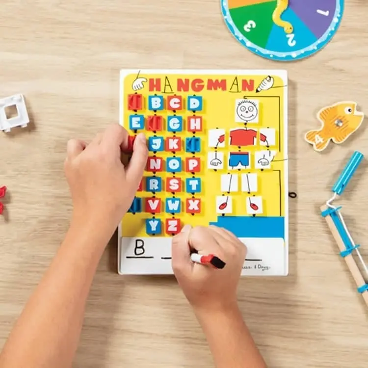 Melissa & Doug - Flip-to-win Hangman Travel Game