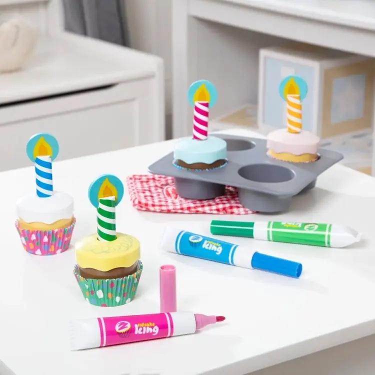 Melissa & Doug - Bake & Decorate Cupcake Set