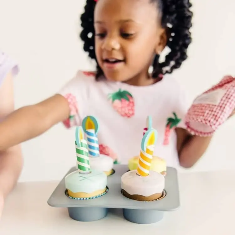 Melissa & Doug - Bake & Decorate Cupcake Set