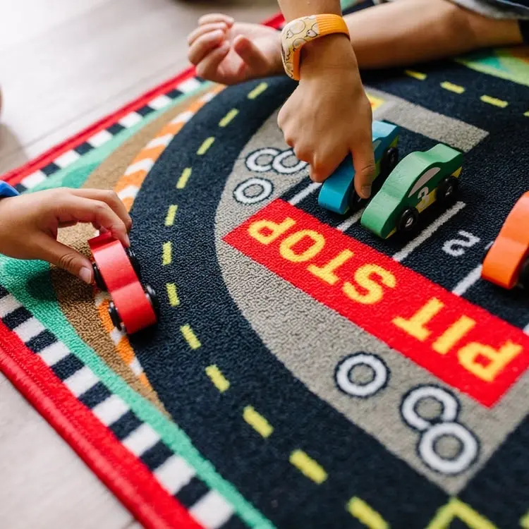 Melissa & Doug - Round The Speedway Race Track Rug & Car Set