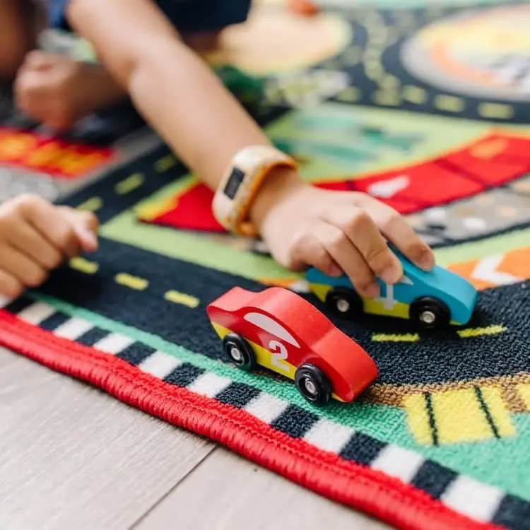 Melissa & Doug - Round The Speedway Race Track Rug & Car Set