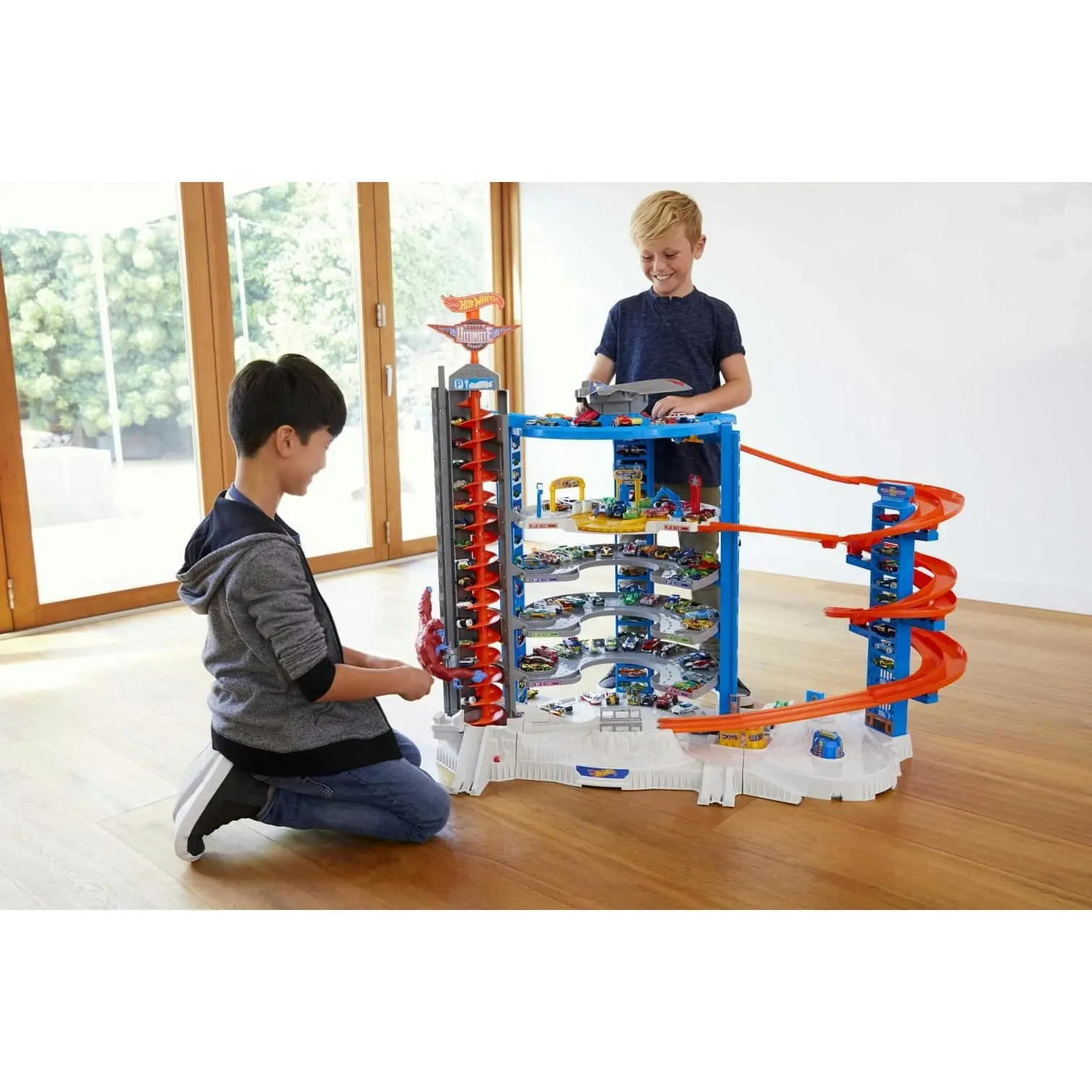 Hot Wheels® - Track Set With 4 1:64 Scale Toy Cars Super Ultimate Garage Over 3-Feet Tall  Mattel